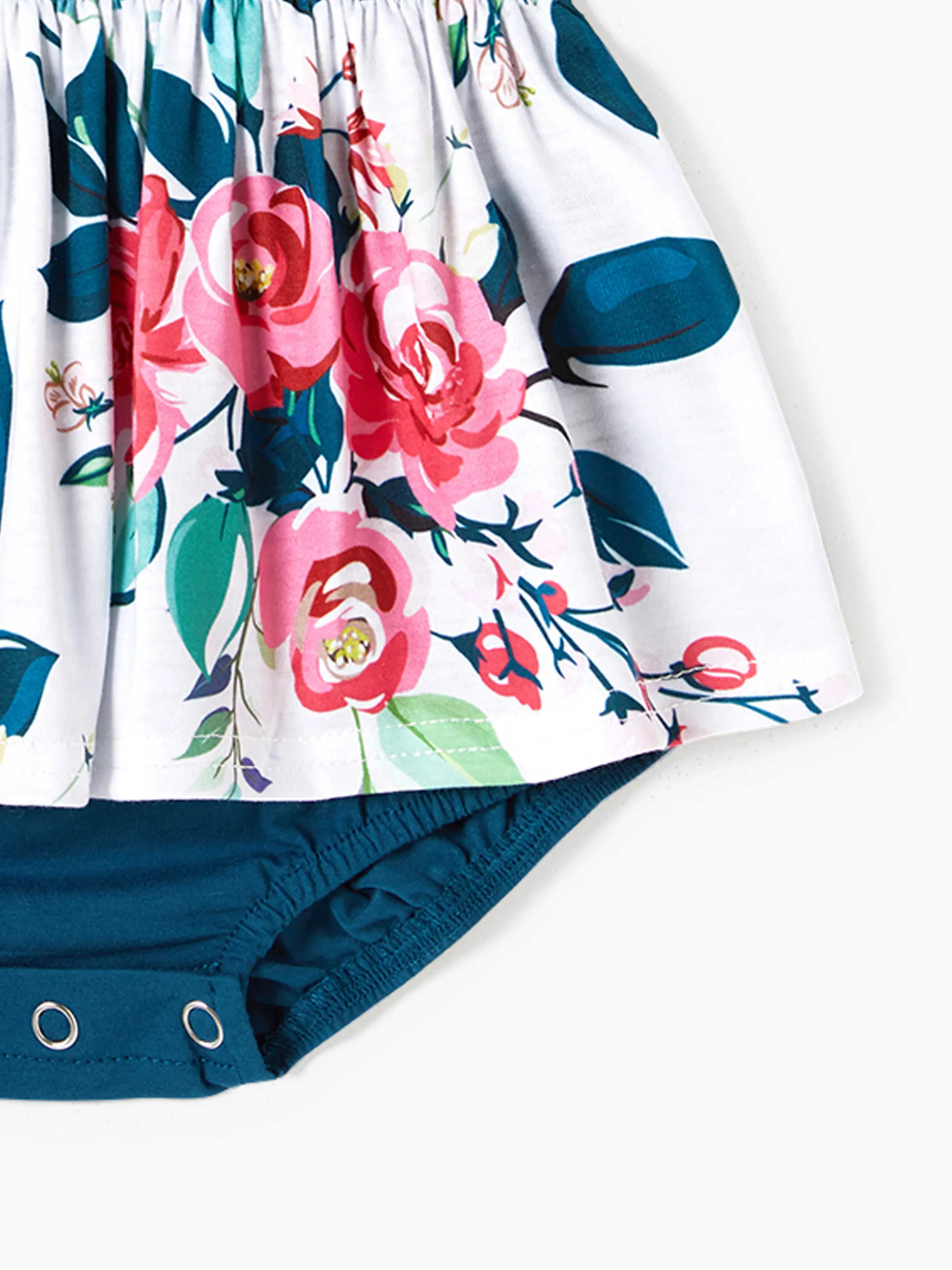 Daddy & Daughter Solid V Neck Flutter-sleeve Splicing Floral Print Dresses and Short-sleeve Colorblock T-shirts Sets Azure- - Image 17