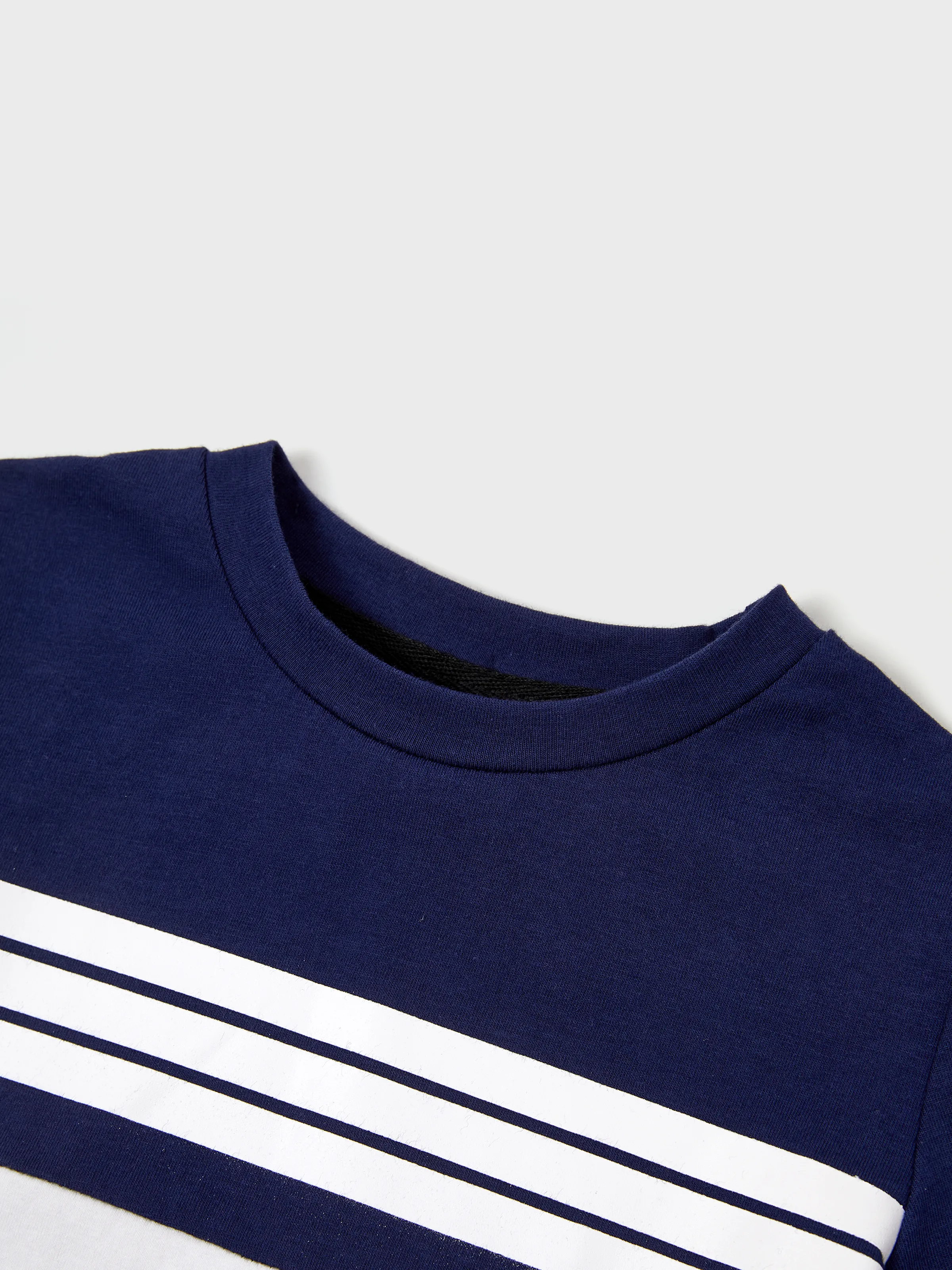 Family Matching Blue Colorblock Tee or Leaf Print Smocking Puff-sleeve Dress Set Blue - Image 15