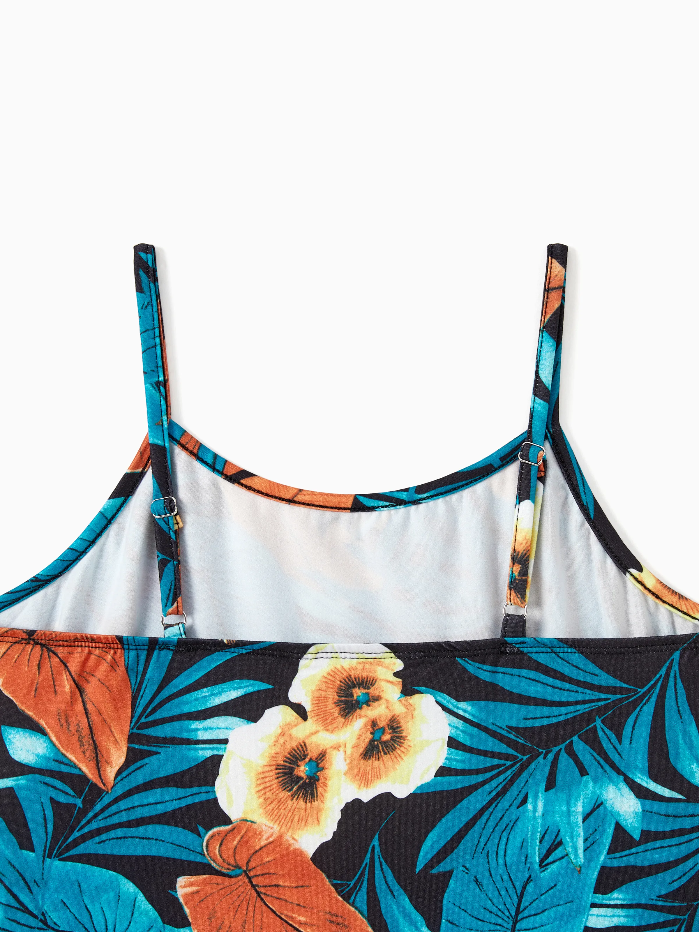 Family Matching Floral Panel T-shirt and Floral Ruched Drawstring Side Strap Dress Sets Black - Image 5