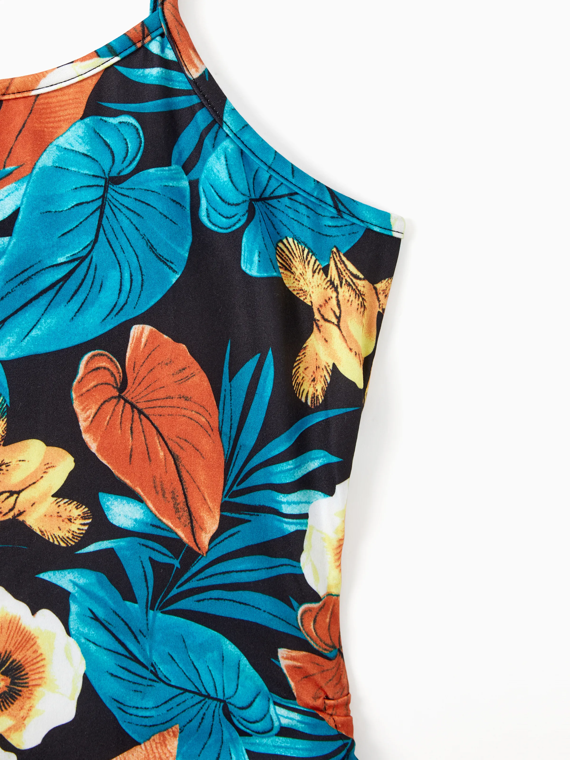 Family Matching Floral Panel T-shirt and Floral Ruched Drawstring Side Strap Dress Sets Black - Image 6