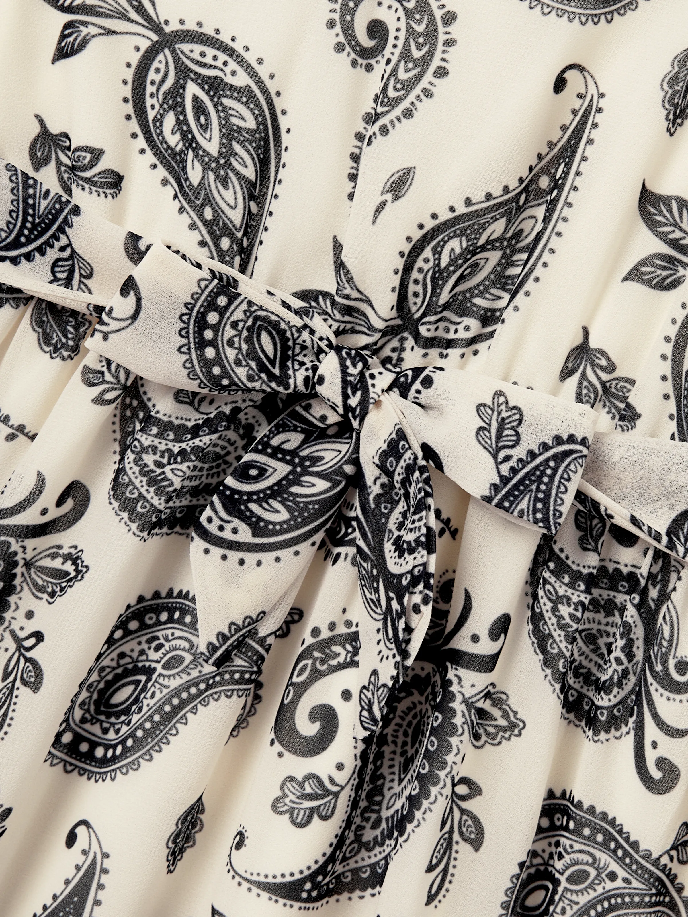 Family Matching Paisley Print Outfits Sleeveless Spaghetti Strap Dress & Cotton T-Shirt for Mom, Dad, & Kids Perfect for Family Outings & Photos
 Black - Image 11