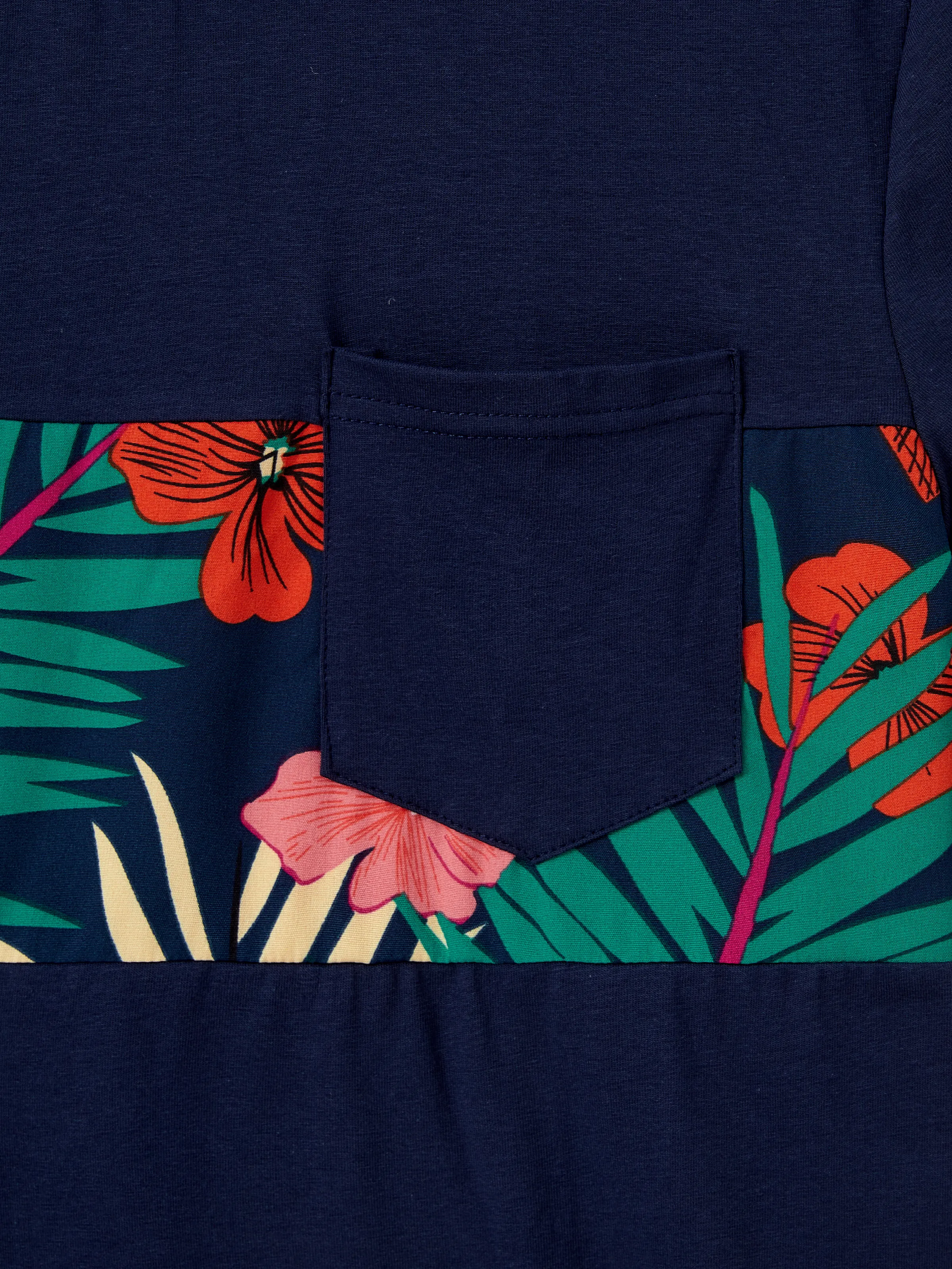 Family Matching Sets Floral Panel Black tee and V-neck Strap Dress with Hidden Snap Deep Blue - Image 26