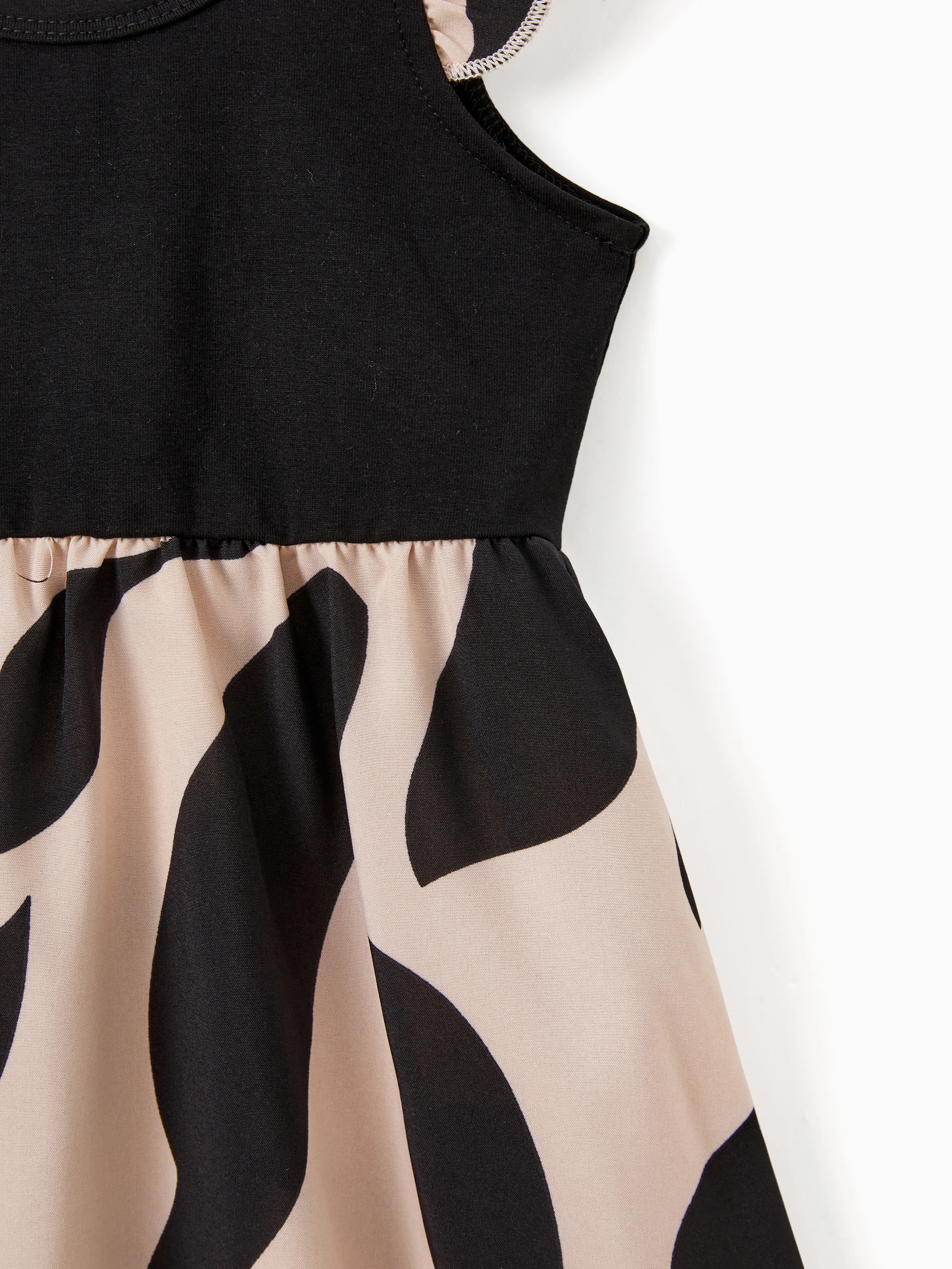 Mommy & me Cross Back Floral Strap Dress and Colorblock Top Sets Black - Image 13