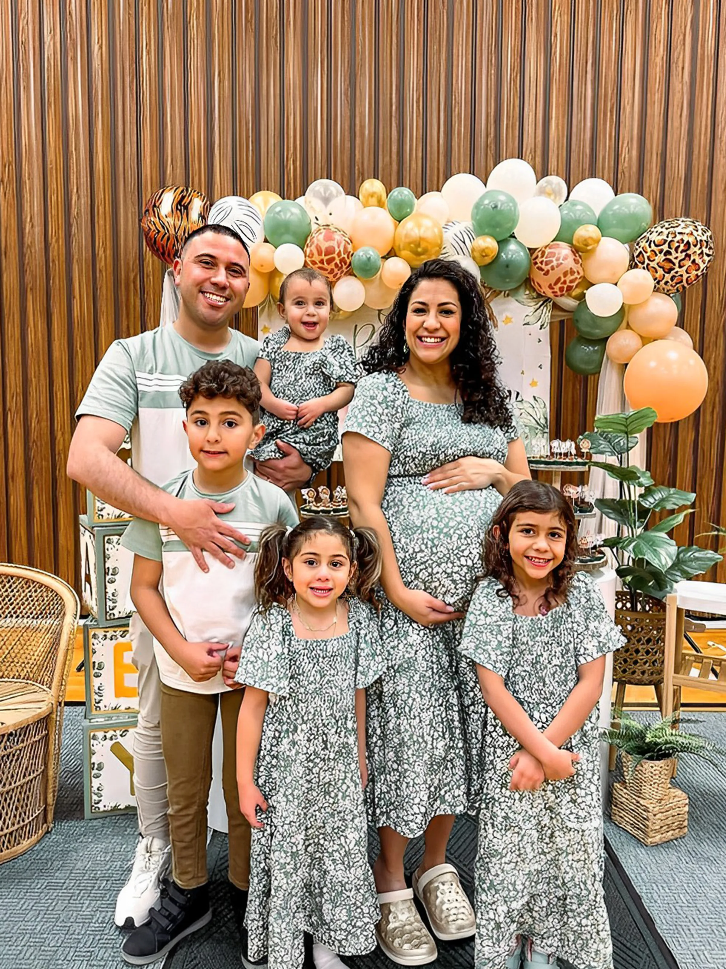 Mommy & me Elegant Broken Flower Matching Outfits for Family, Smocking Design, Medium Thickness Green - Image 2